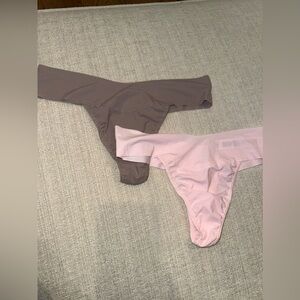 Hanky Panky Breathe Assorted 2 Pack V-Cut Thongs